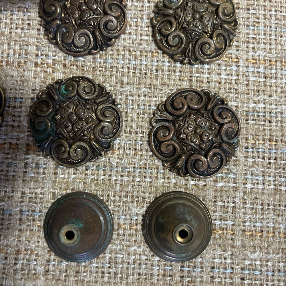 Drawer pull knobs - Picture 2 of 4